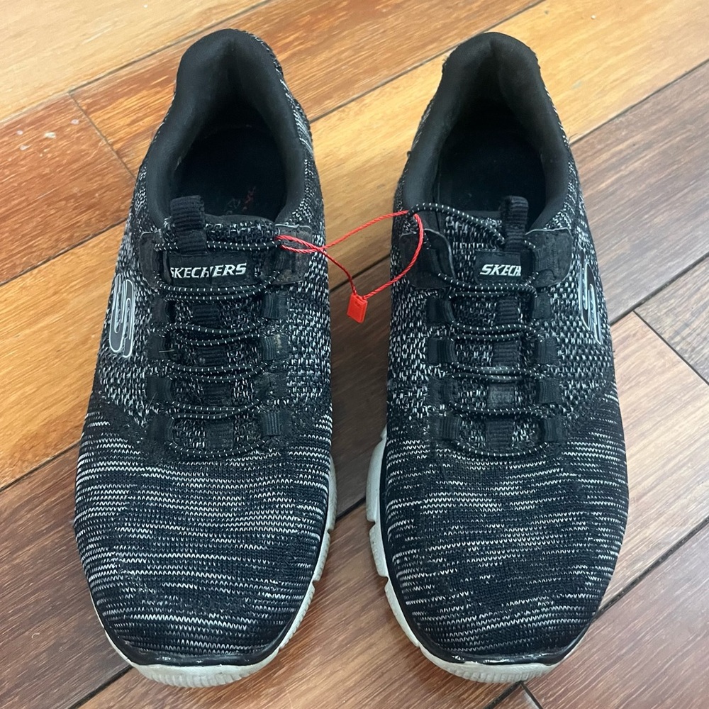 Skechers Empire Slip On Sneaker Sz 7.5